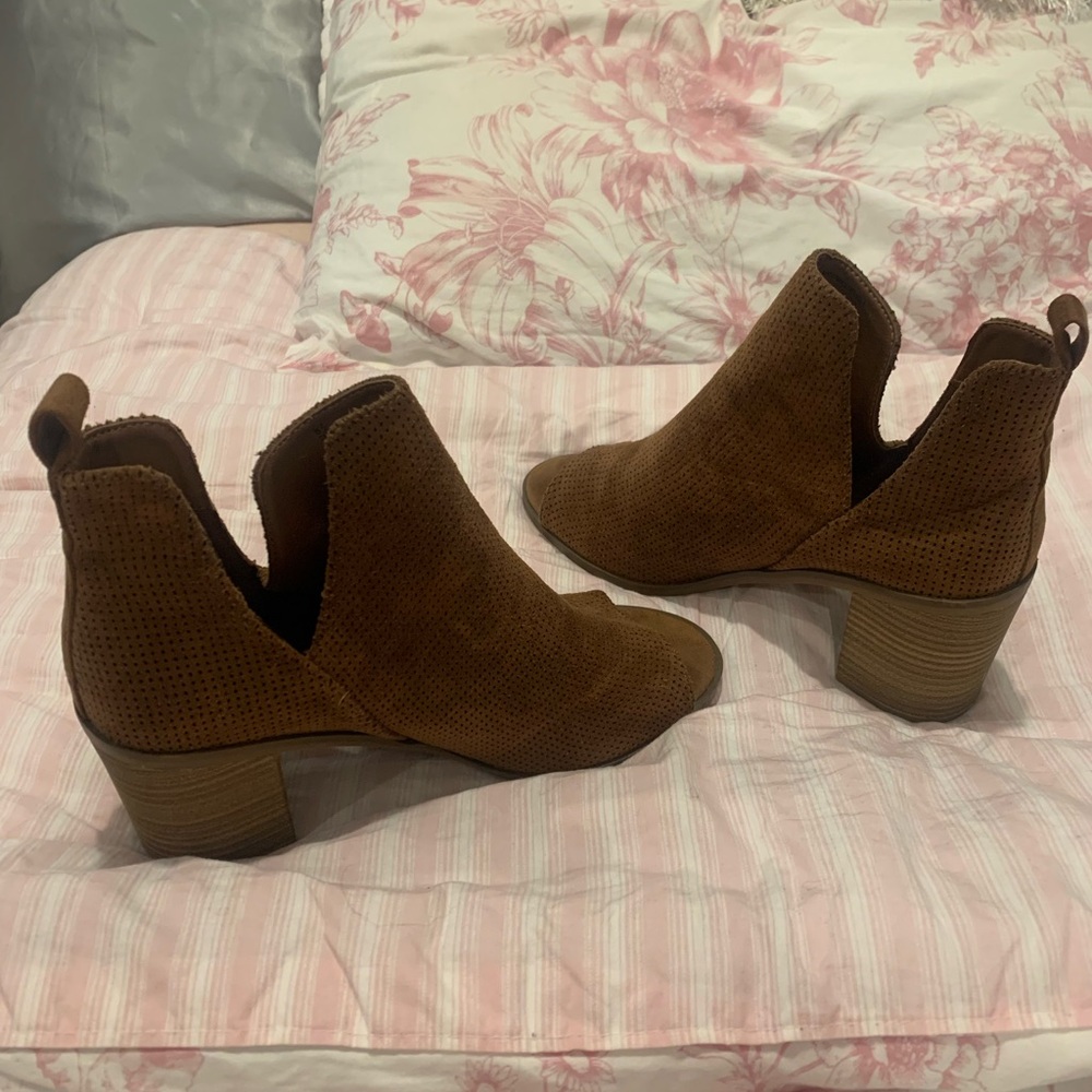 Universal Thread Brown Ankle Boots